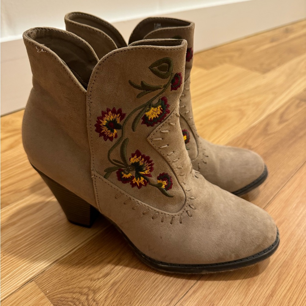 Embroidered Suede Ankle Boots - Taupe
